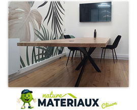 Table de réunion en chêne massif réalisée sur mesure par Nature Matériaux Clisson pour une étude notariale.