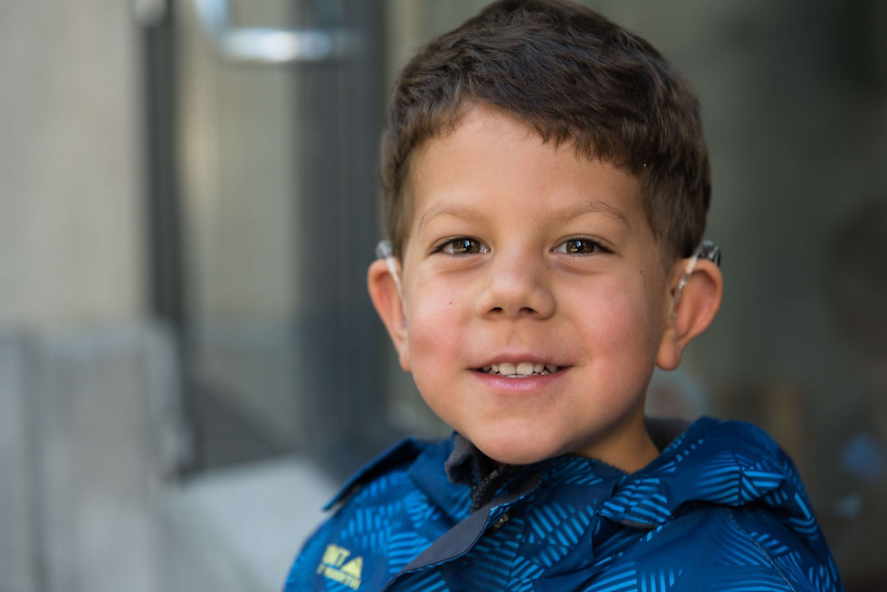 Un enfant malentendant