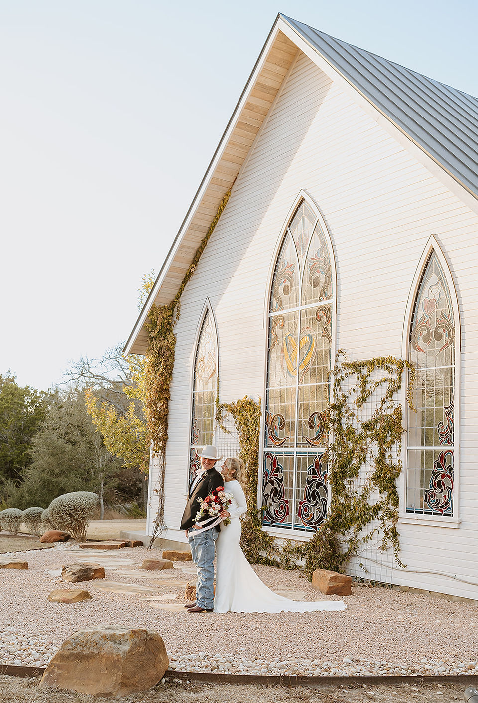Bride, groom, and wedding party at La Bonne Vie Ranch, photographed by Grace J Photo, Austin wedding photographer