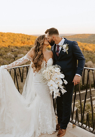 Sunset kiss at Villa Antonia, Austin & Hill Country wedding photographer