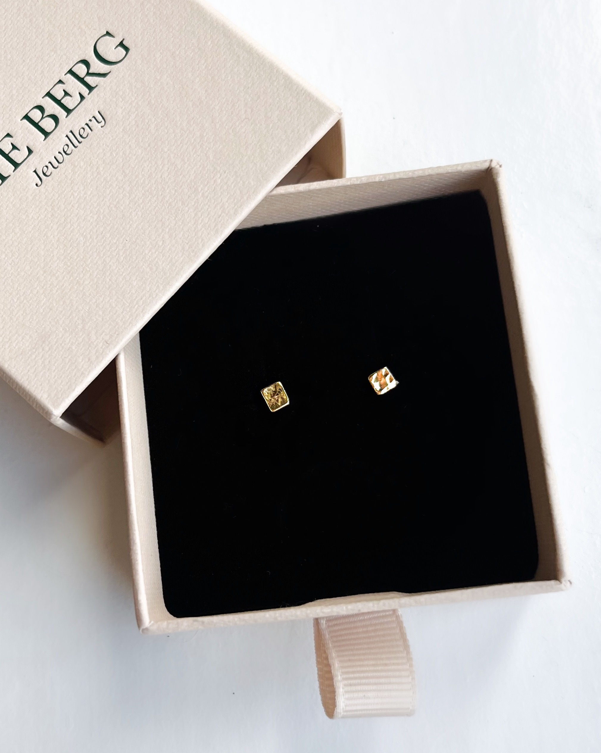 Hammered | Nova Studs