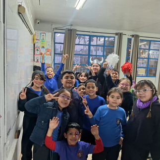 Estudiantes Escuela Carmen Chacón en aniversario 46