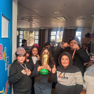 Estudiantes Escuela Carmen Chacón en aniversario 46