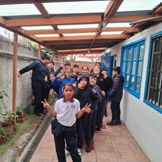 Estudiantes Escuela Carmen Chacón en aniversario 46