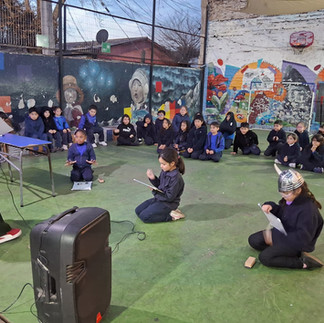 Estudiantes Escuela Carmen Chacón en aniversario 46