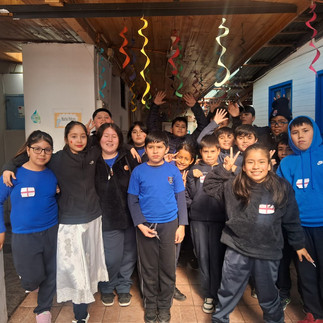 Estudiantes Escuela Carmen Chacón en aniversario 46