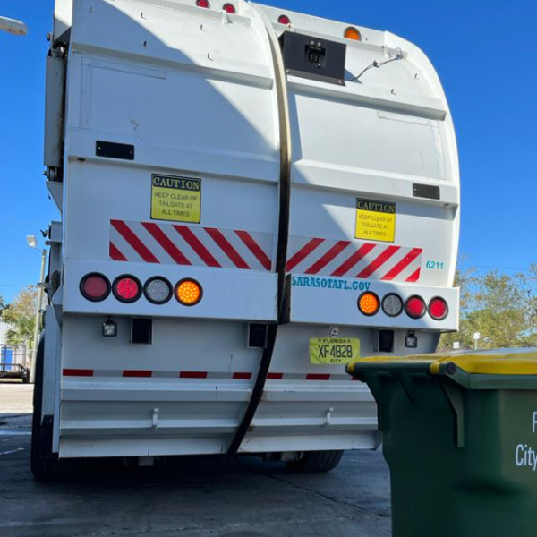 Garbage Truck equipped with automatic reverse braking system
