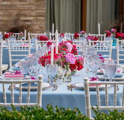 Table decoration in blue & fuchsia.