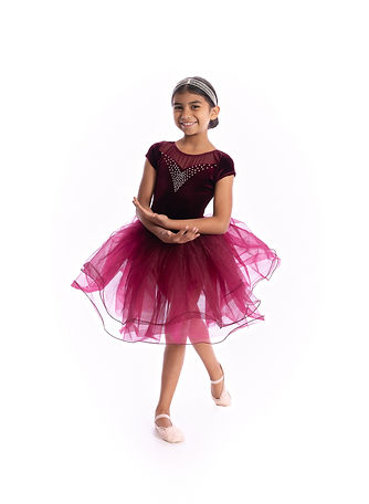 Bella_2023_Beg Ballet 3rd-6th Grade_4414.jpg