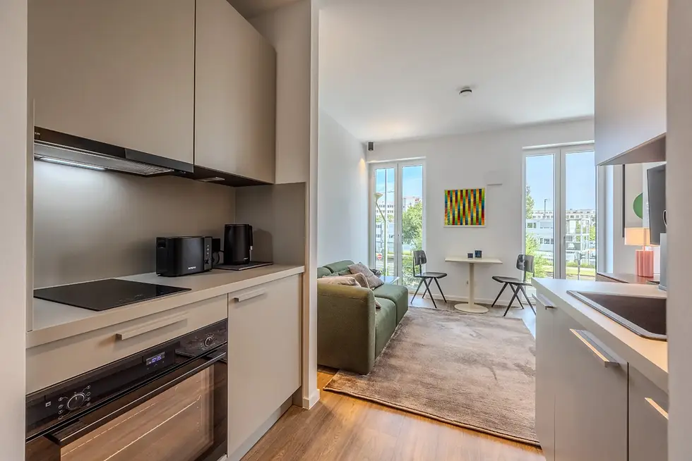 Offene Küche und Wohnbereich in einem Main Casa Apartment L Frankfurt