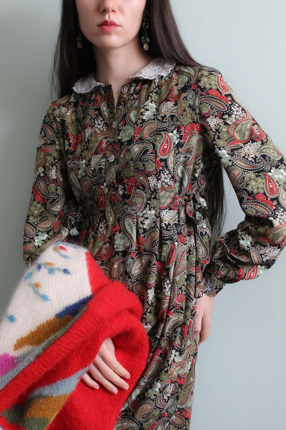 Thumbnail: Vintage paisley dress with lace collar in black green red gold and black