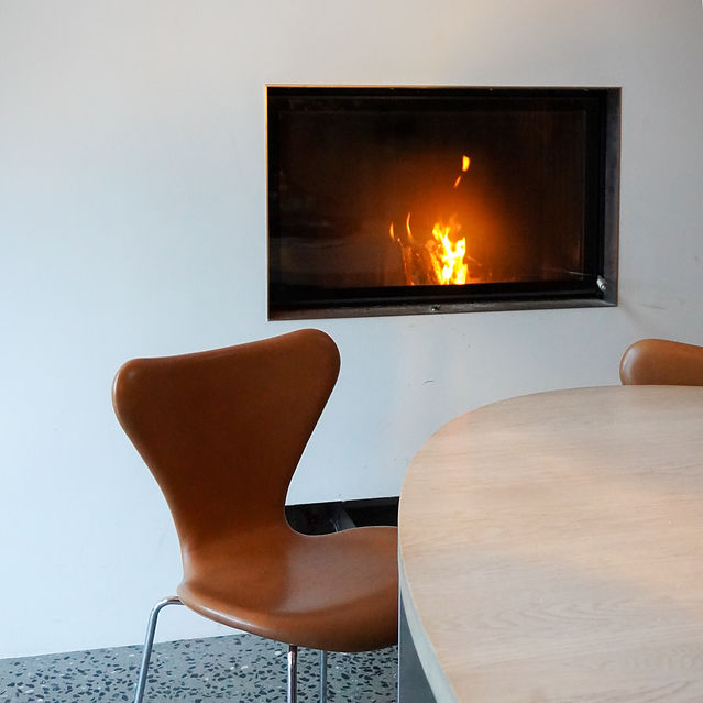 Spisestue med peis Terrasso Designmøbler Terrassogulv