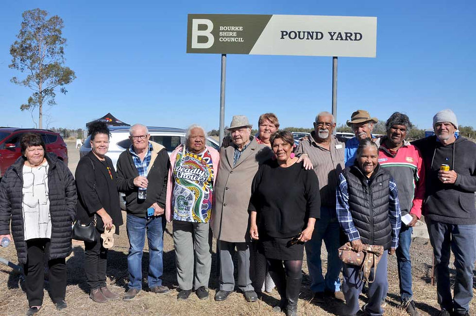 Margaret Knight, Lynette Lackay, Kevin Knight, Dawn Smith, Victor Bartley, Patrica Bates-Canty Maureen Bates-McKay, Trevor Bates, Badger Bates, Kerrie Smith Robbins, Clem Edwards and Mark Knight. Photo TWH