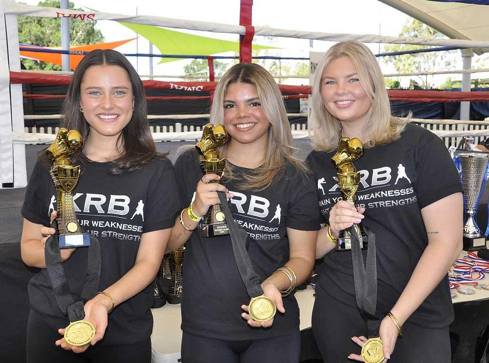 Ring girls Georgia Wadley, Tiona Gibbs and Georgia Tiffen. Photo Ian Cole TWH