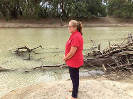 Darling River flowing from top to bottom