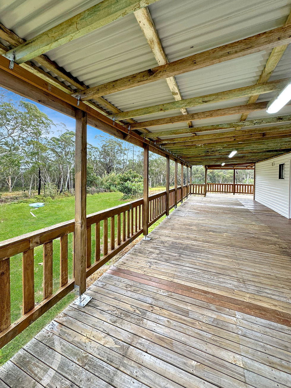 SIDE VERANDA