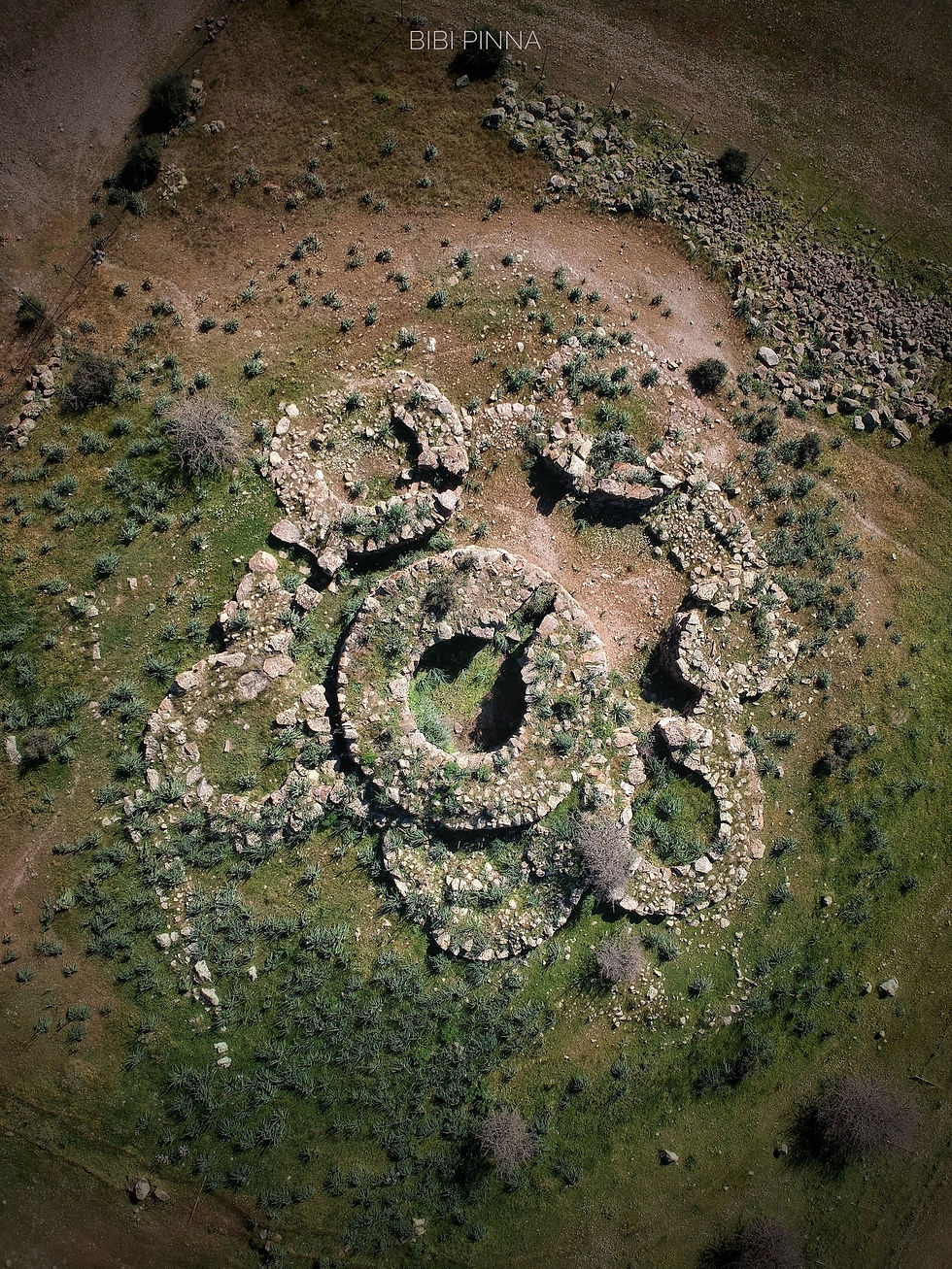resti archeologici, pietre, nuraghe