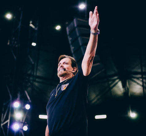 Apóstolo Estevam ministra a oferta de Ana