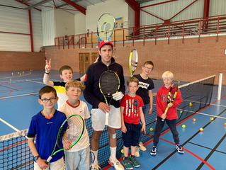 Le plaisir partagé de se retrouver à l’école de tennis