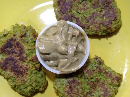 Hamburguesas de Brócoli y Arroz con Mayonesa de Aguacate