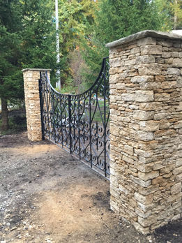 Bu proje, doğal kayrak taşlarının iç ve dış mekanlarda estetik bir kaplama malzemesi olarak kullanılmasını hedefler. Dayanıklı yapısı sayesinde kayrak, her türlü hava koşuluna dayanıklıdır ve uzun ömürlü bir çözüm sunar.