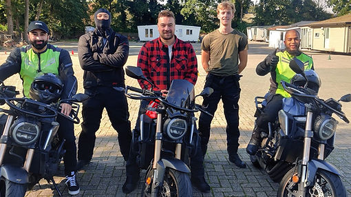 Motorrijles op oefenterrein Harderwijk Learn2Ride