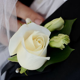 FlowerWise White Buttonhole