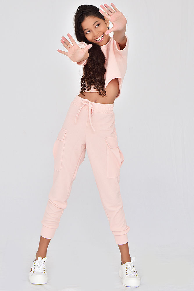 Thumbnail: Livia Aguiar