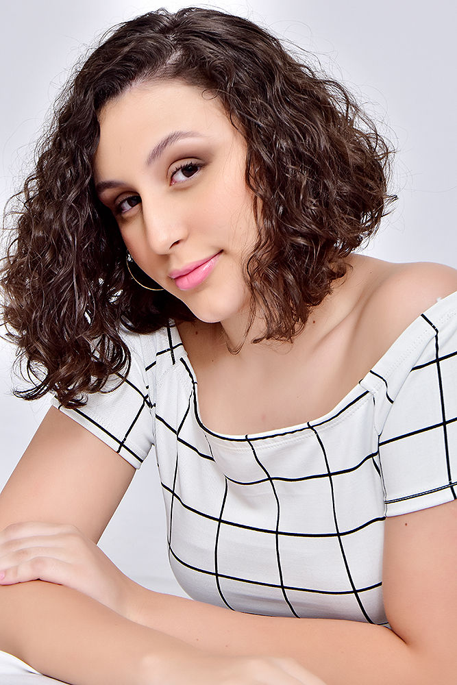 Thumbnail: Angela Eduarda