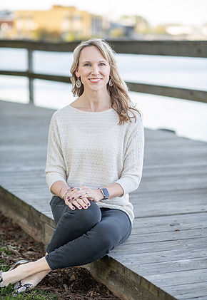 Mandy Roberts Headshot in the Harbor 04 17 23 (22)_edited.jpg