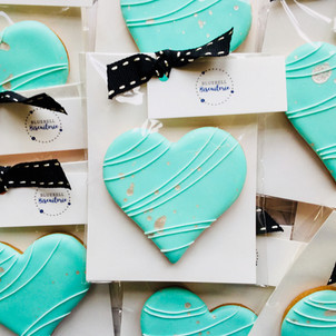Green heart biscuit iced favours