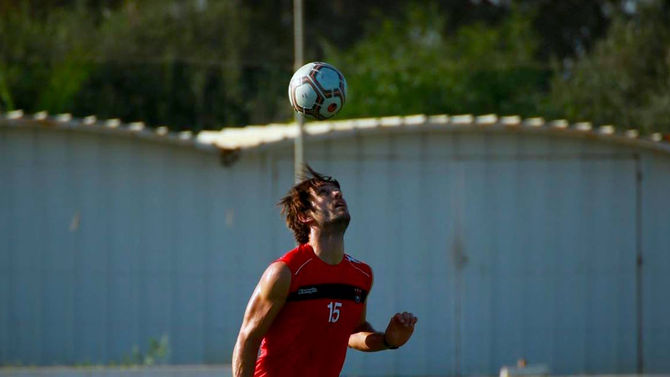 الزرلي يجدد العقد بموسمين