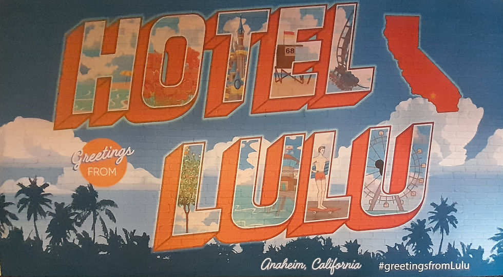 Cartel de para tomarse fotos desde el Hotel Lulu en Anaheim California