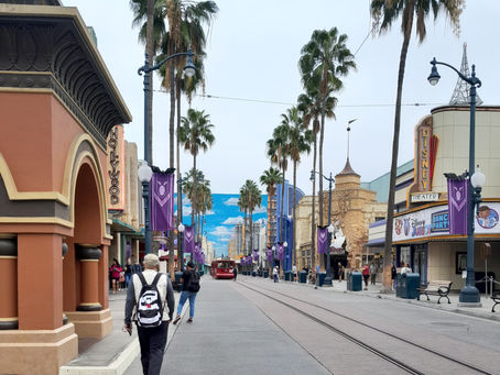 ¿DAMOS UN PASEO POR HOLLYWOOD LAND?