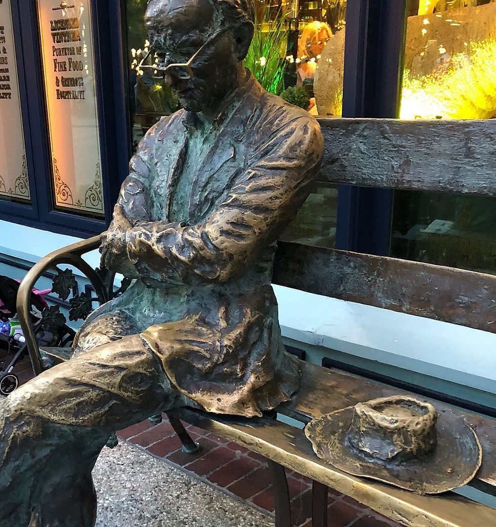 Estatua de bronce del poeta irlandés Patrick Kavanagh