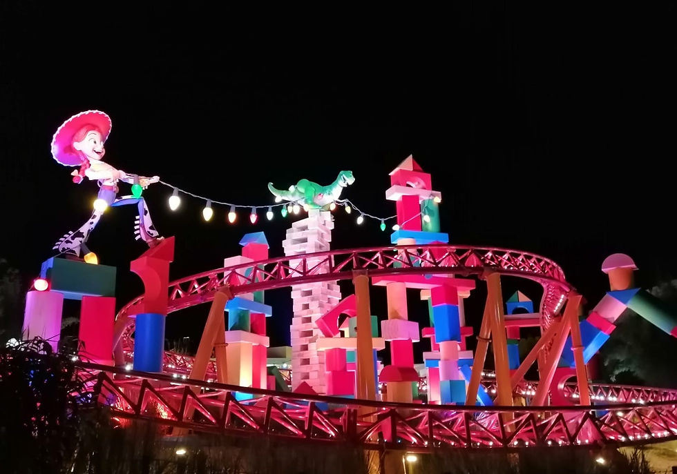 Jessy y Rex en Slinky Dog Dash de noche