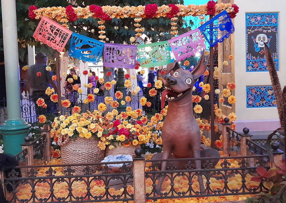 Altar de muertos con ofrenda para Dante de Coco Pixar