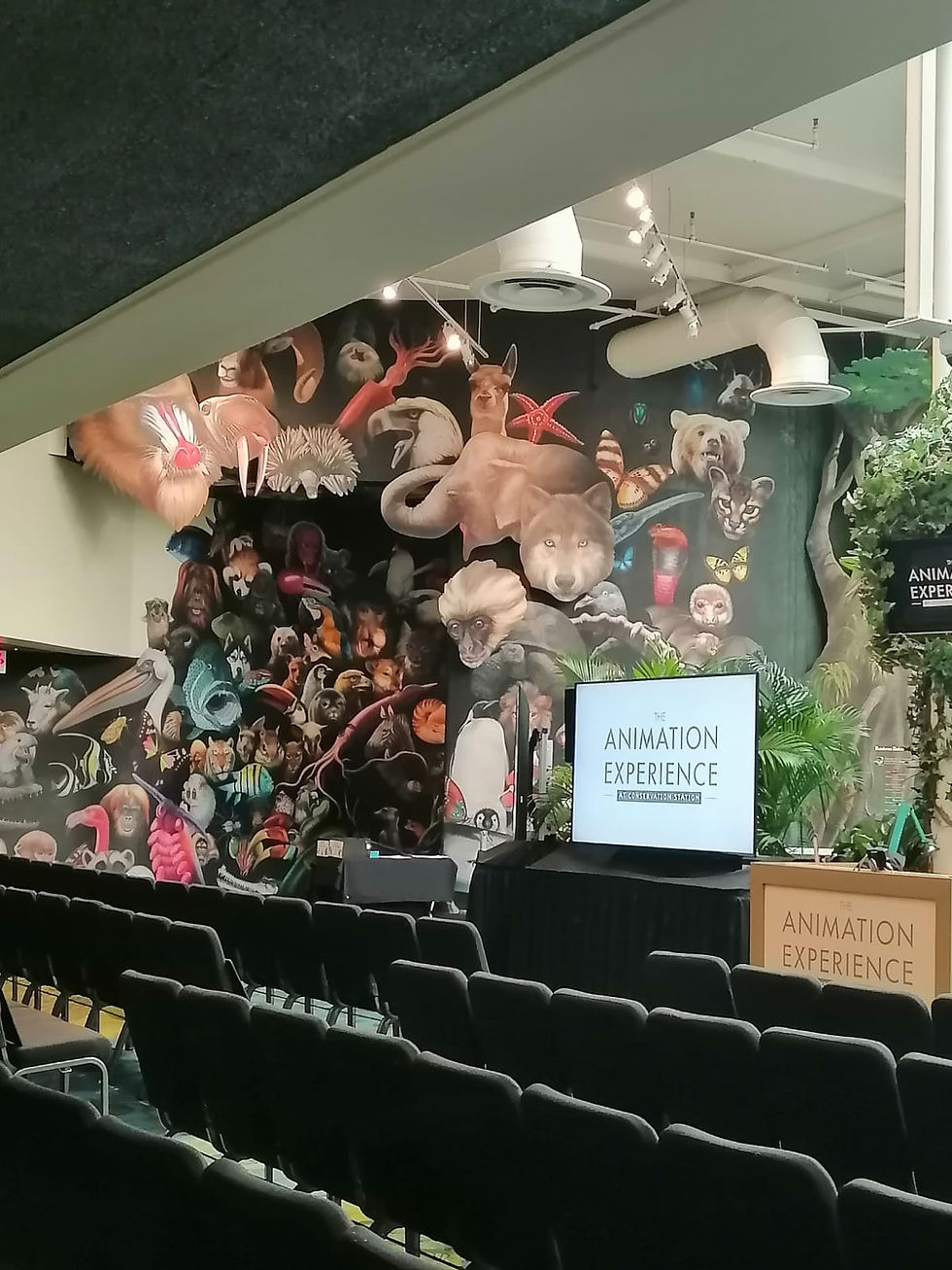 Interior del auditorio de The Animation Experience en Rafiki's Planet Watch