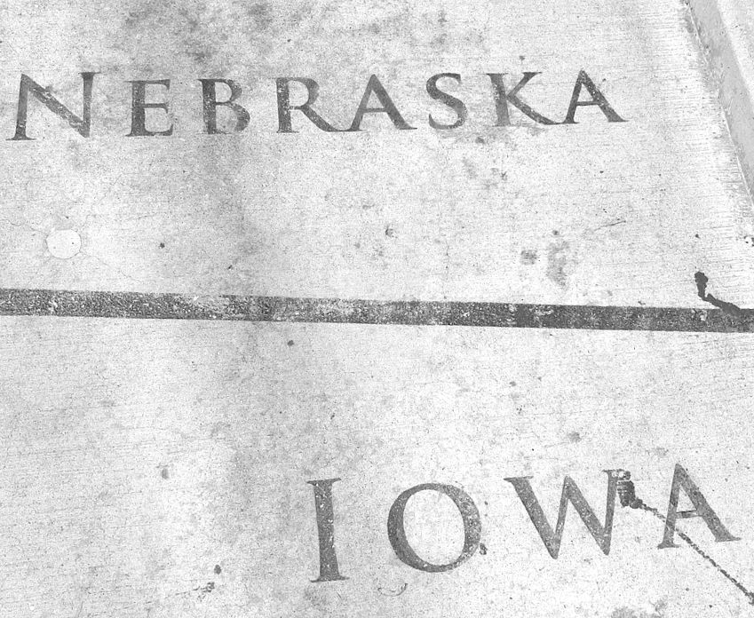 Línea divisoria entre Nebraska e Iowa en el puente Bob Kerry