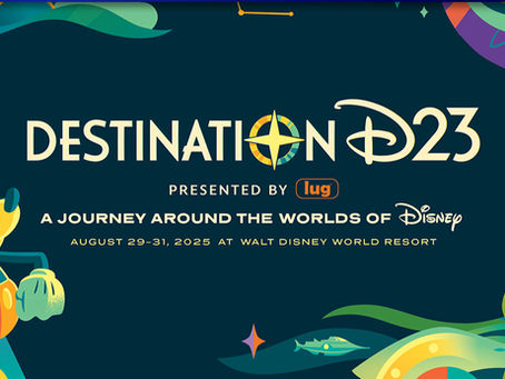 Mickey Mouse caminando con una maleta rumbo a la D23 del 2025 en Orlando