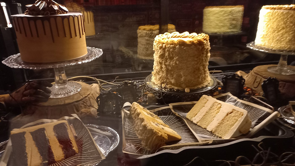 Pastel y rebanadas de pastel de Gideon's Bakehouse
