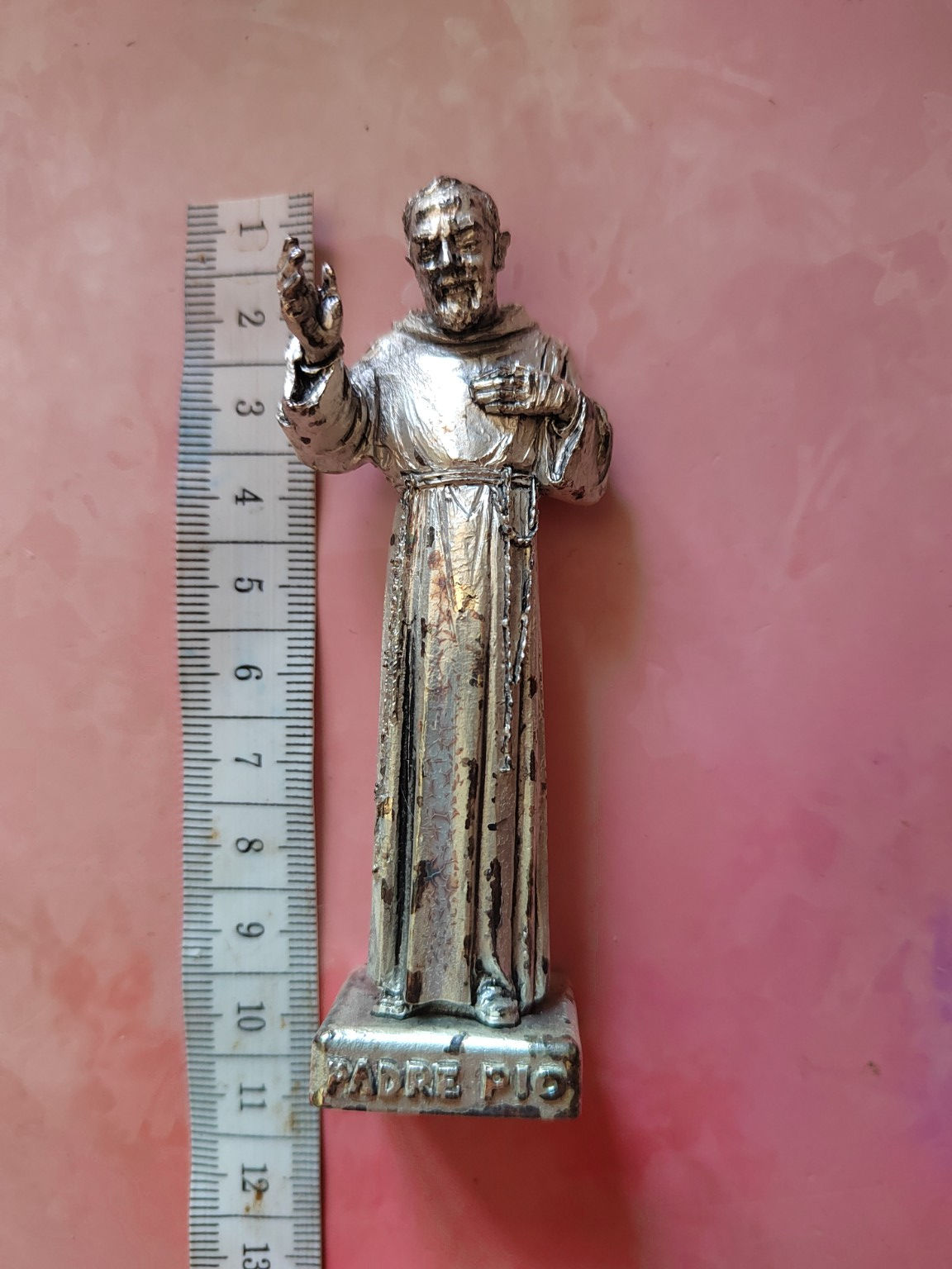Statue miniature de Padre Pio en peltre ciselé à la main – Made in Italy