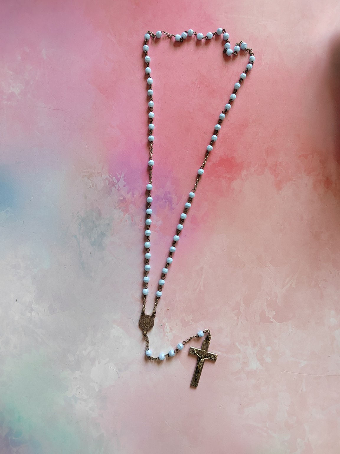 Chapelet ancien bleu ciel avec crucifix en métal – Rosaire catholique vintage