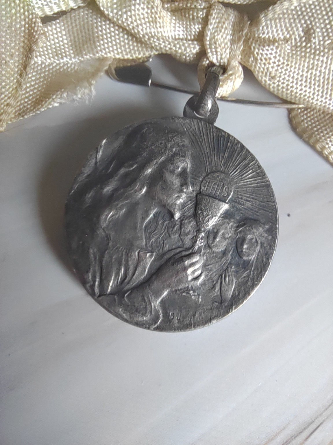 Médaille italienne de Première Communion sur ruban – Souvenir religieux vintage