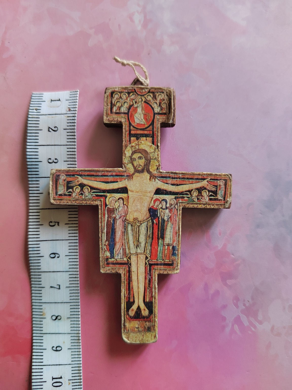 Croix murale style Saint-Damien en bois – Décoration religieuse chrétienne