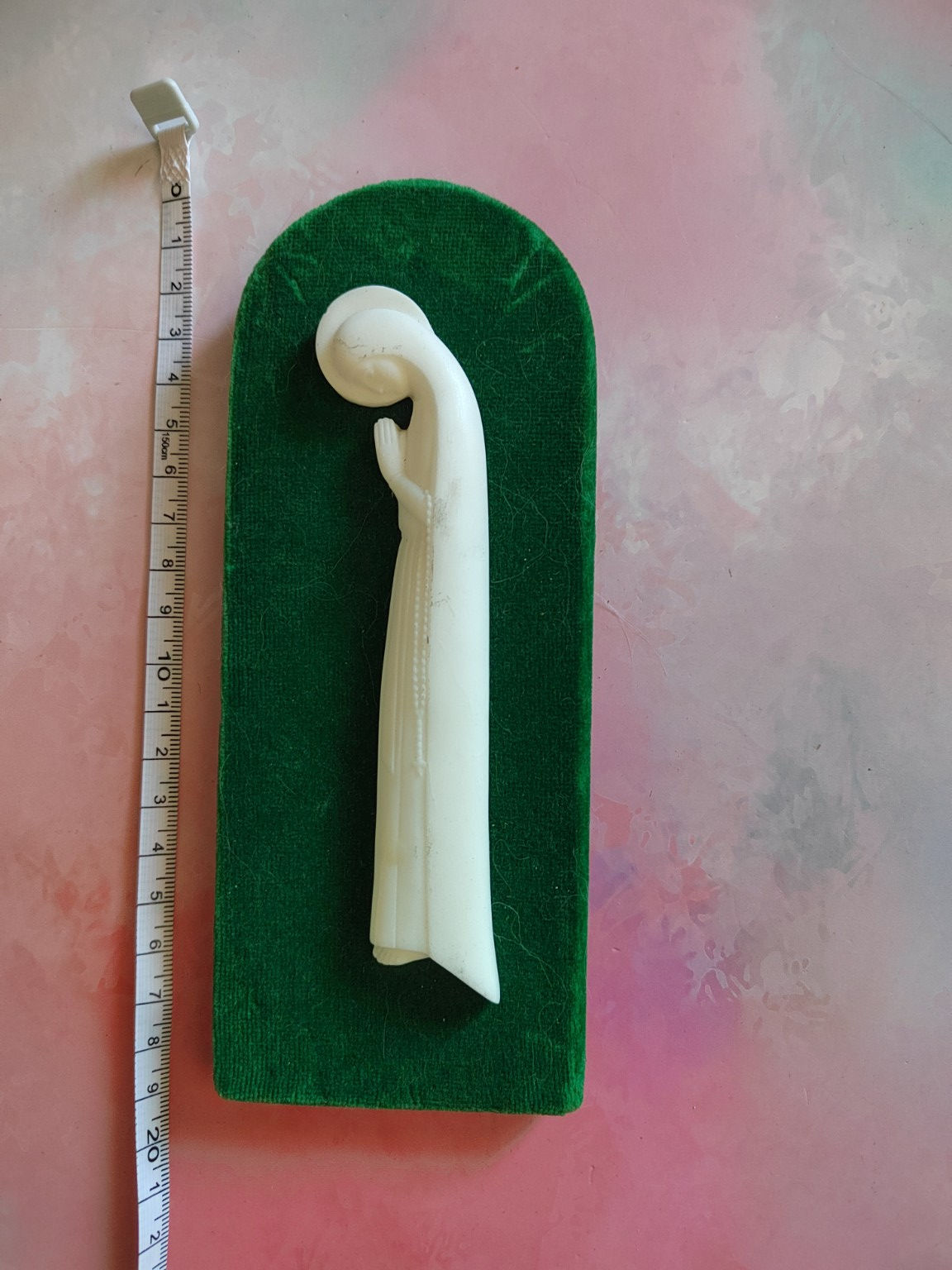 Plaque Murale Religieuse Vierge Marie Stylisée sur Support Velours Vert