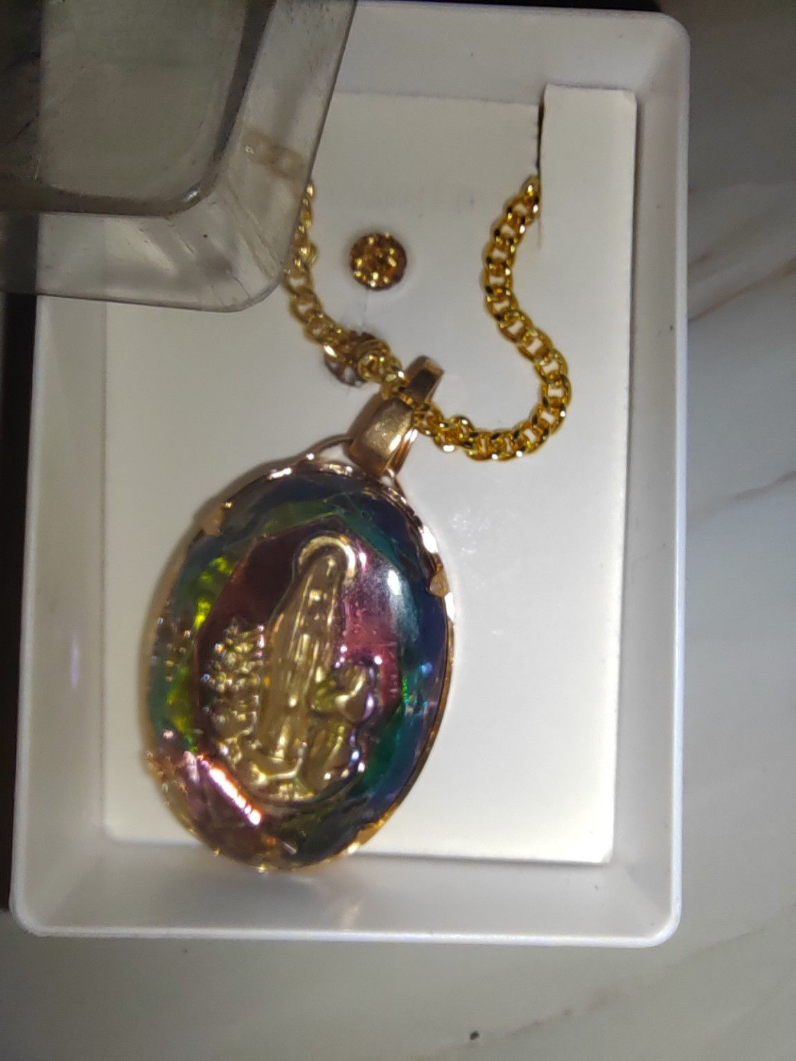 Pendentif religieux Vierge Marie – Bijou dévotion fantaisie