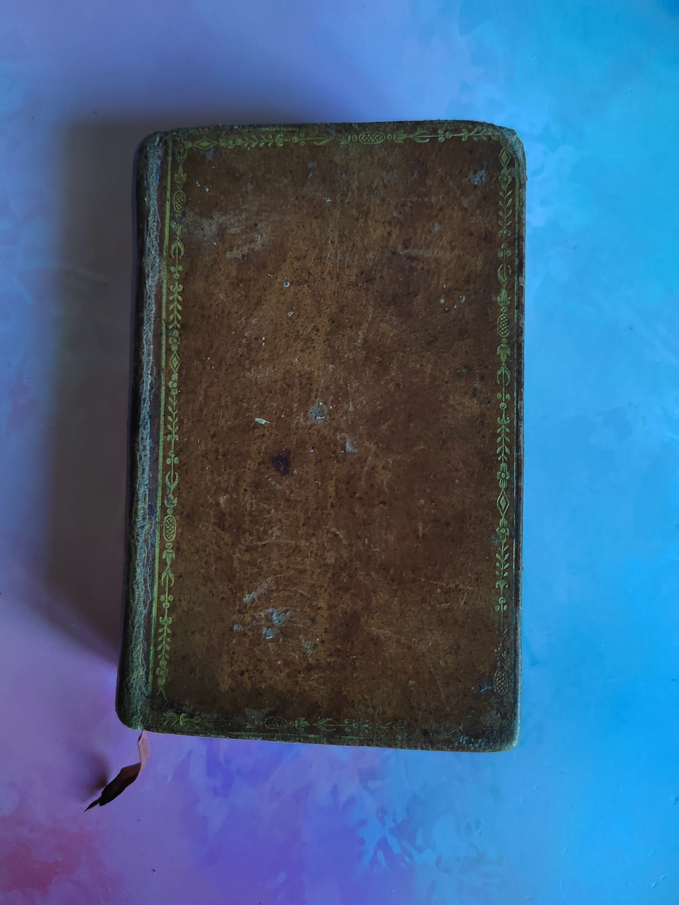 Livre ancien De Imitatione Christi 1821 latin – reliure cuir tranches dorées