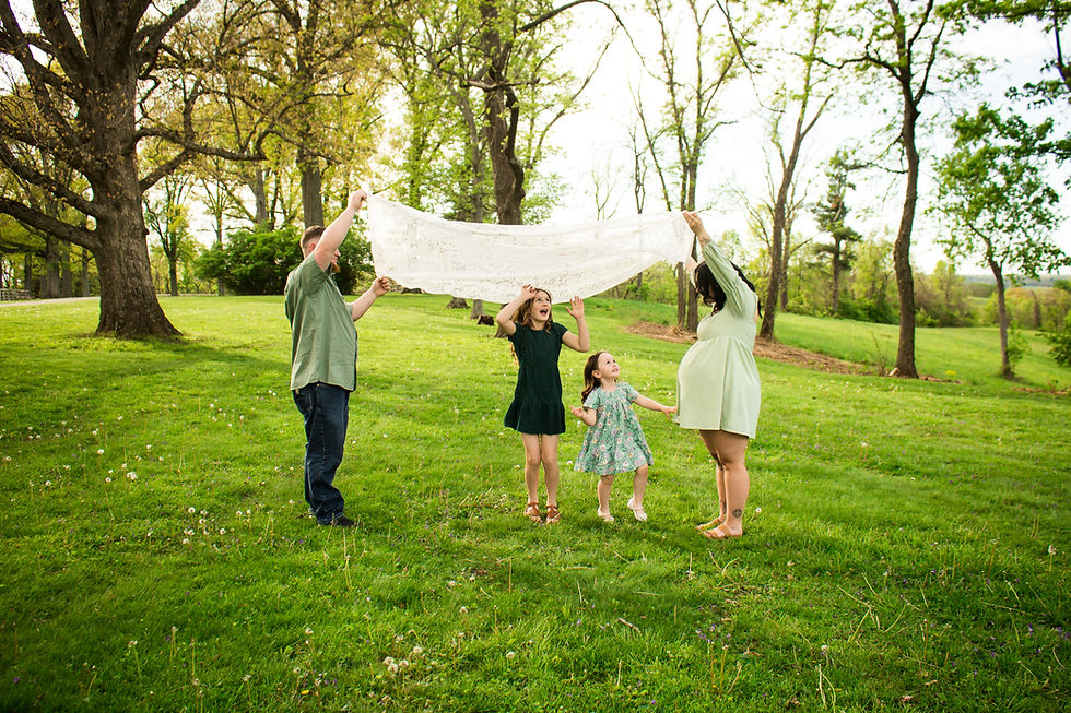 family outdoor photos laughing and joyful in northern Kentucky