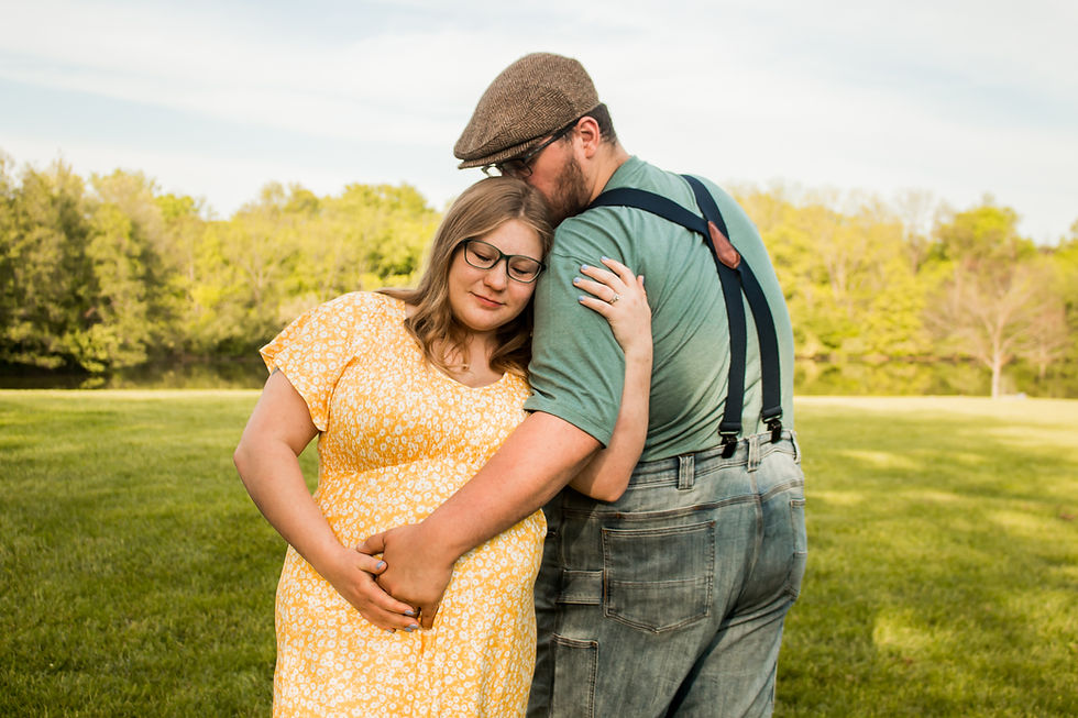 Maternity photography sesion by Miracle Memories in Southeastern Indiana